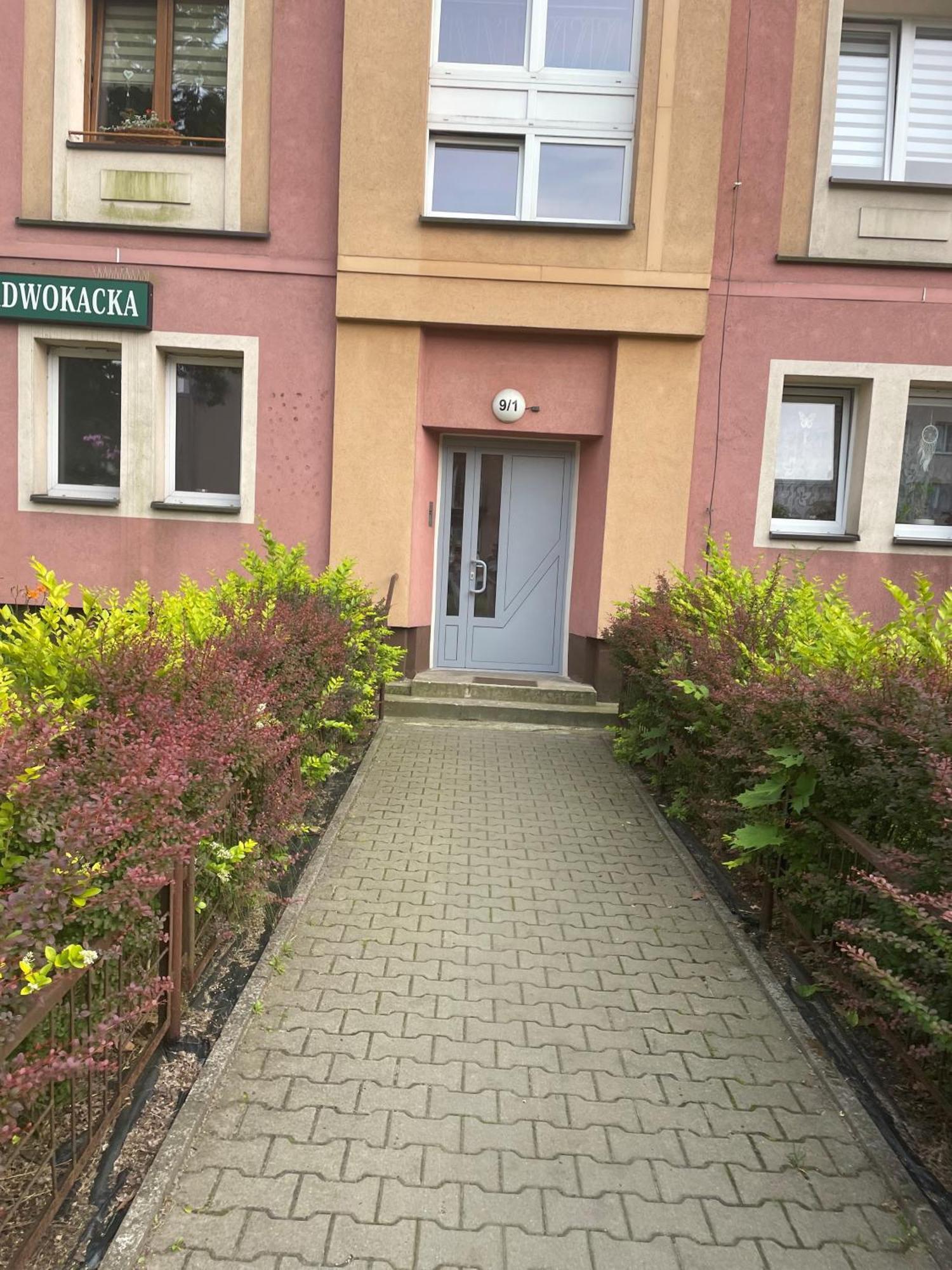 Tiny With Parking Apartment *