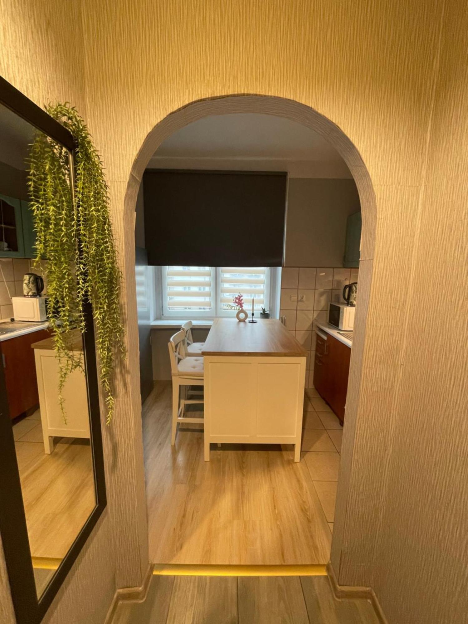 Tiny With Parking Apartment *